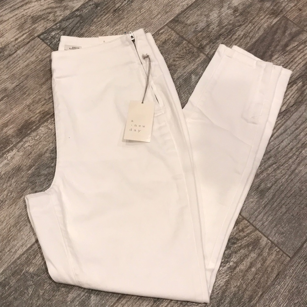 Skinny high waisted white jeans with zipper slits